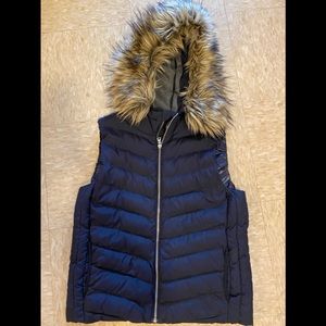 GAP Primaloft Vest w/Faux Fur Hood. Navy